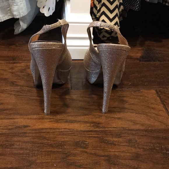 Steve Madden Gold Glitter Heels - Picture 3 of 8
